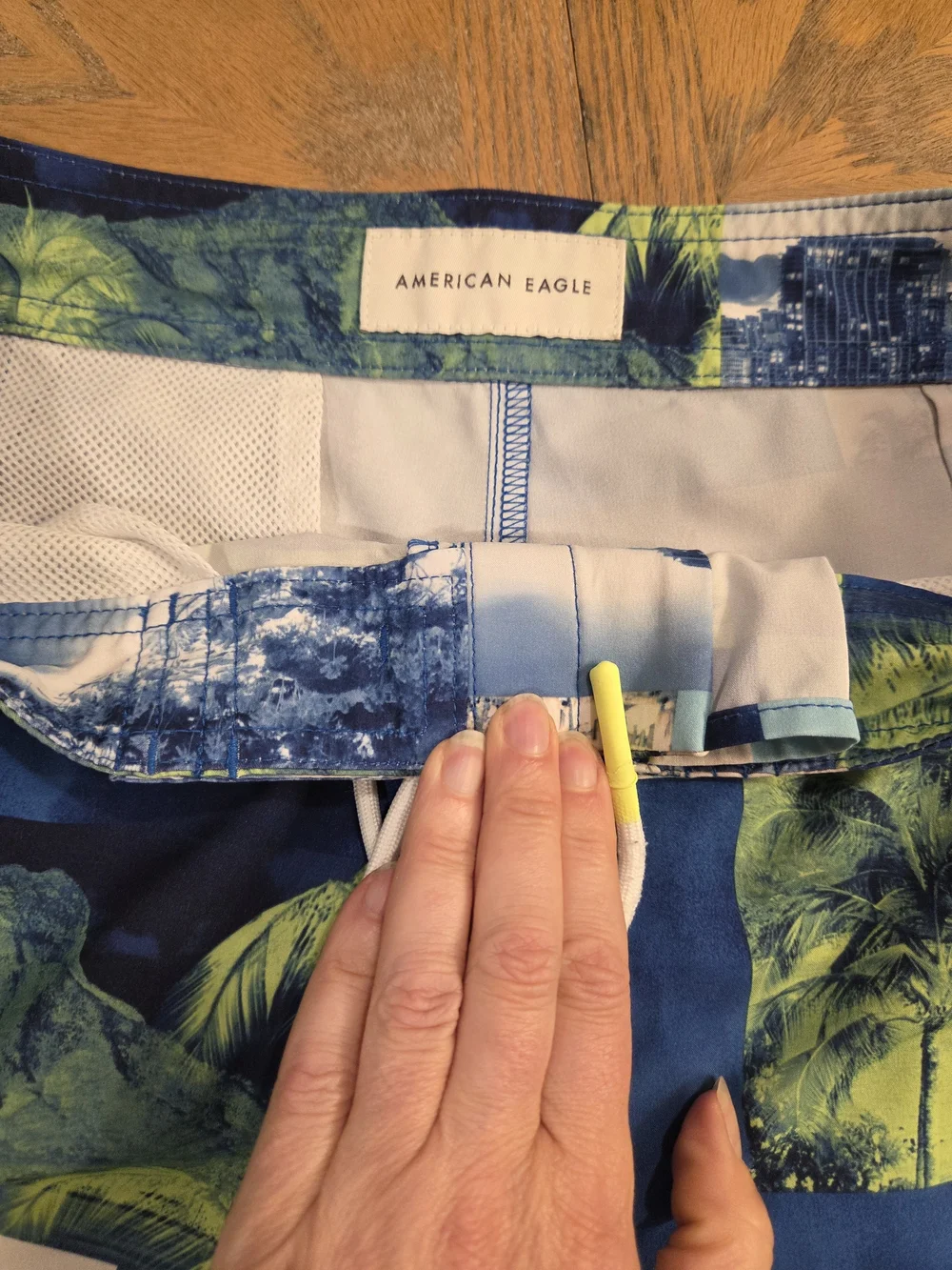 AE American Eagle Board Shorts Photo Patchwork Mens Size S Tropical Y2K Surf